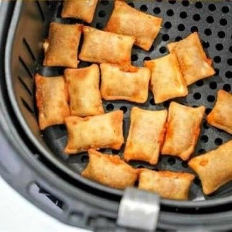 Rikashaymin's tweet photo. 🚨| BREAKING: Homura took her pizza rolls out of the air fryer, but they were not done yet. She will give them 2 more minutes to crisp. https://t.co/6BL2ogkpFG