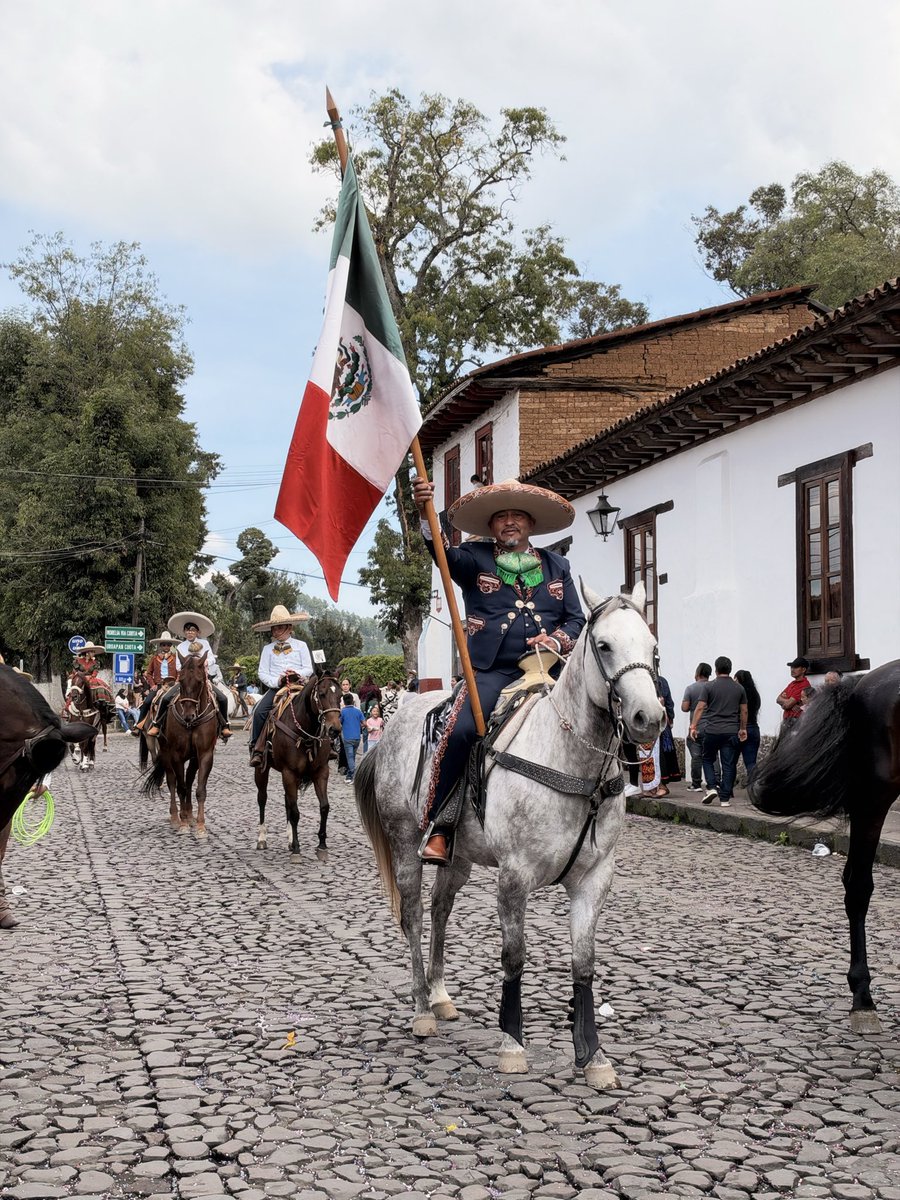 TurismPatzcuaro's tweet photo. Aspectos Desfile del 492 aniversario de #patzcuaro https://t.co/pKg39LcI7X