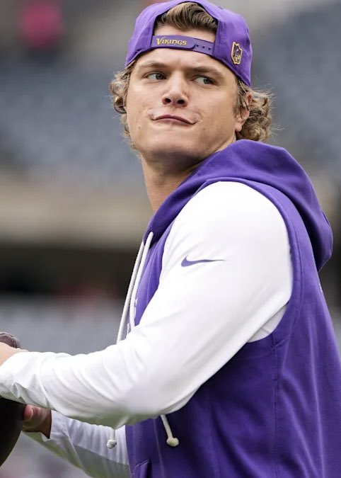 FootballCravee's tweet photo. Brian Flores reportedly called J.J. McCarthy “white Tua” during Vikings practices and games. https://t.co/iIHyfA52Nj
