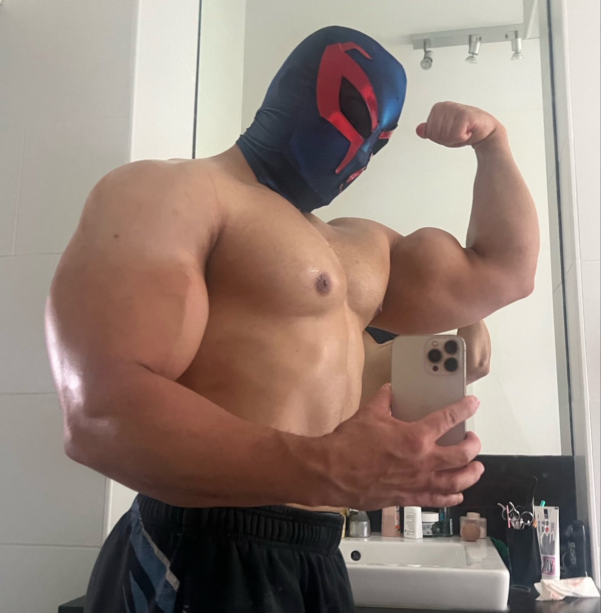 buffogre's tweet photo. Holy thickness https://t.co/KFPeXD64Vr
