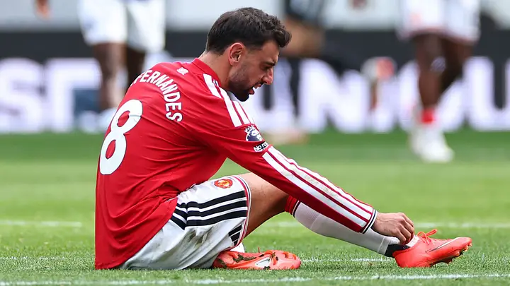 UtdCurrent's tweet photo. 🚨🇵🇹 Bruno Fernandes has been playing through an injury for close to THREE weeks. 

🔴He nearly missed the City and Fulham games before passing late fitness tests. Absolute warrior. #MUFC https://t.co/fyDjfjLqVg