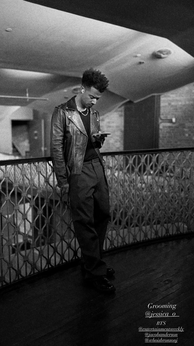 jacobrrarchive's tweet photo. looking good in black &amp; white https://t.co/WEsQqXouwI