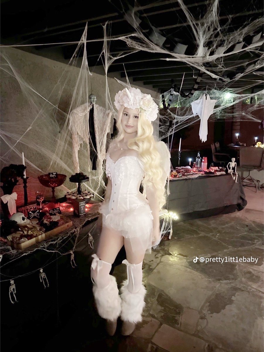 kitysnow's tweet photo. TIKTOKTA RANDOM BIR SEKILDE KARSIMA CIKTI DREAM HALLOWEEN COSTUME... https://t.co/9YoBcp0X3k