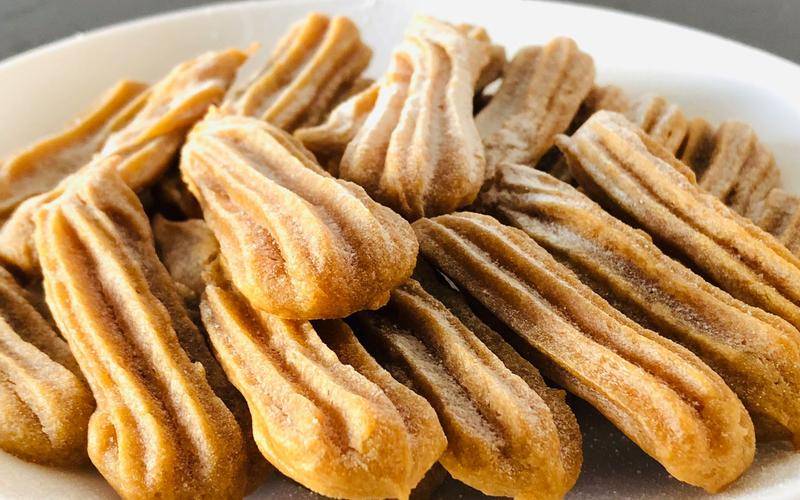 Turkingtonlwb's tweet photo. Churros crujientes con chocolate caliente  El snack perfecto para un paseo por la calle! https://t.co/SBrJNsmATI