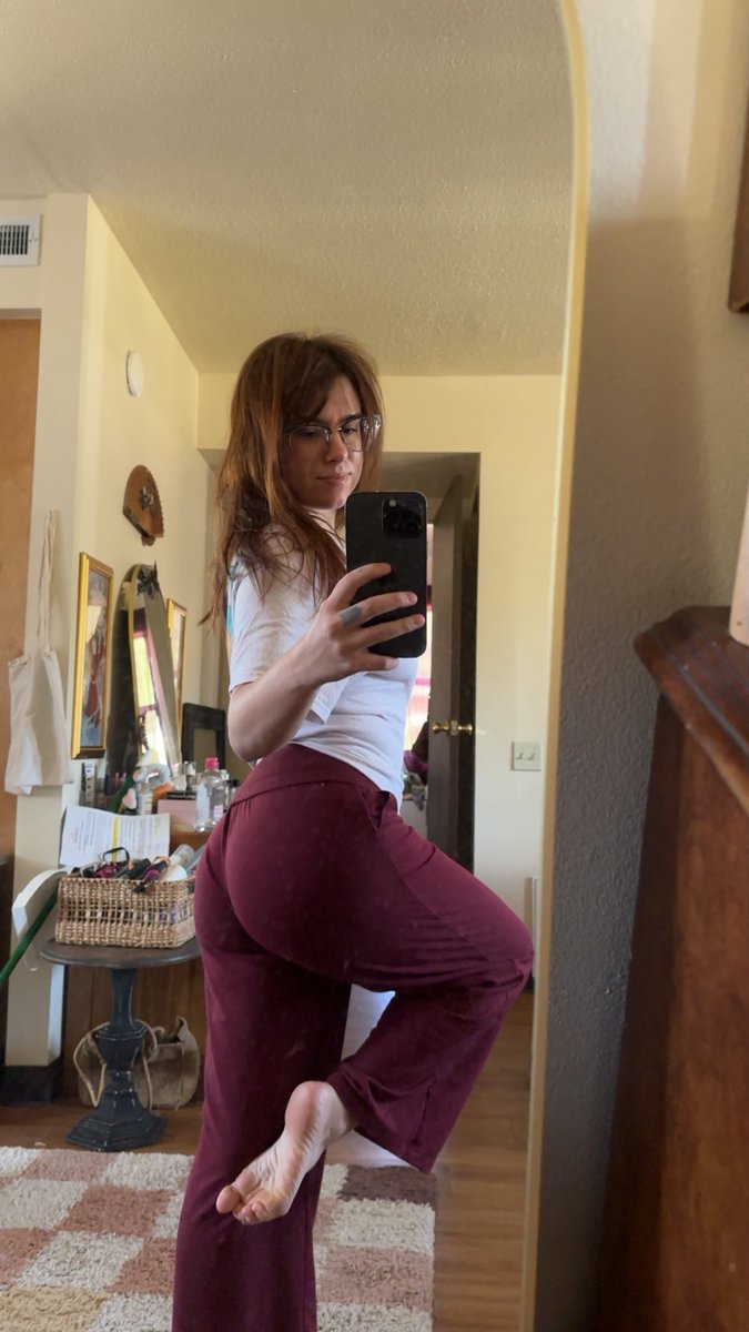 lethalgoddesss's tweet photo. hiii dipshits https://t.co/oG4cQwkojh