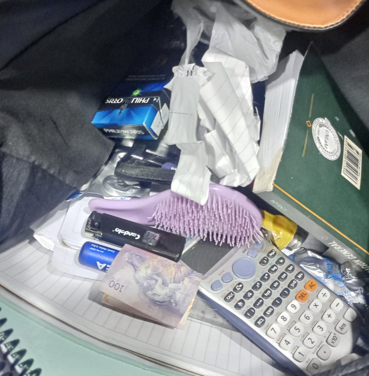 seungmiinnteamo's tweet photo. yo preguntandome porque nunca encuentro la puta sube 

el estado en el q está mi cartera: https://t.co/momiHghL5U