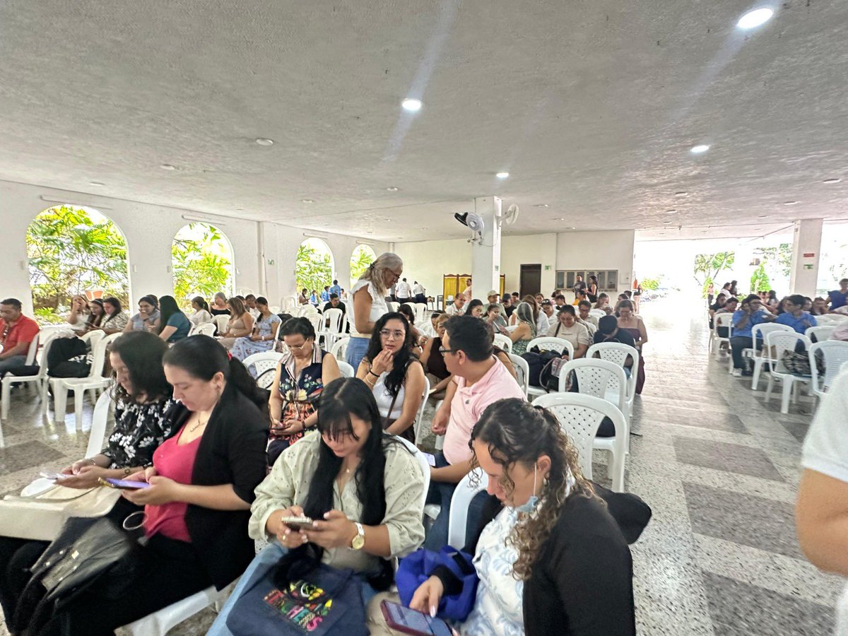 UNIAGRARIA's tweet photo. 🎓 UNIAGRARIA fortalece su compromiso con la educación regional.

Participamos como jurado y aliado estratégico en el Foro Educativo Municipal de Villeta 2026, un espacio de diálogo, intercambio de saberes y reconocimiento de experiencias educativas transformadoras. https://t.co/vB2aPqaQiy