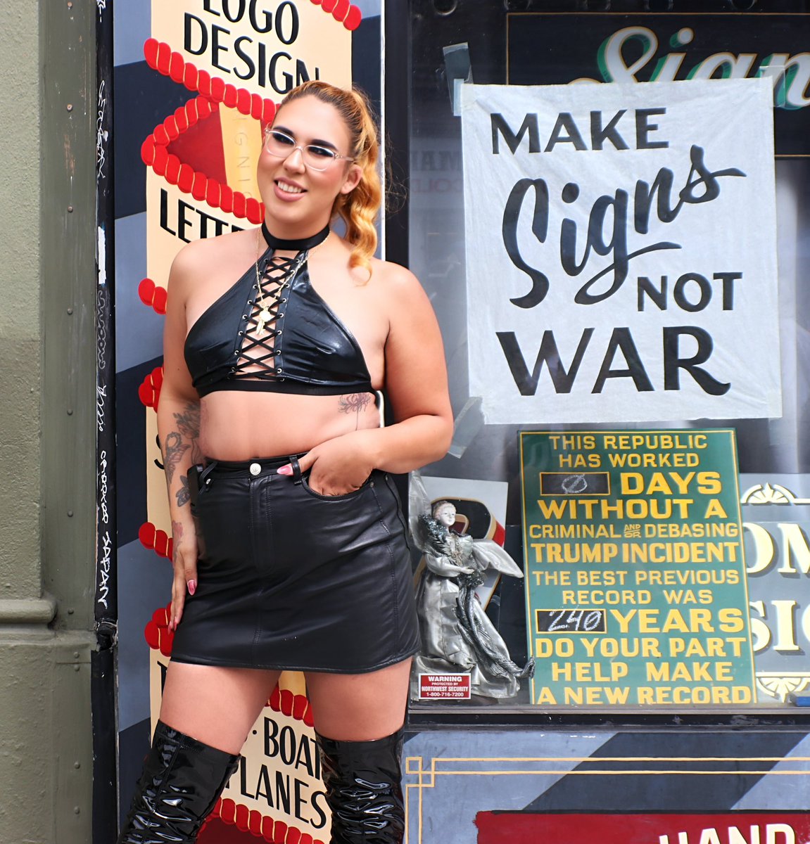 CamilaTsXXX's tweet photo. ‼️Make Signs not War ‼️

📸 @13thDeadbeat
@FolsomStEvents 

#folsom2026 #sanfrancisco #makelovenotwar #leather #kink https://t.co/sIbx7OkaO6