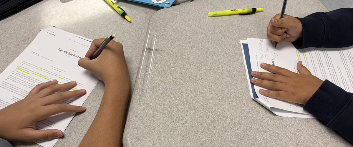 epalomares_SMS's tweet photo. Grateful to Mrs. Varela for supporting our SESLA Program during intersession! 📚 🐎 Your dedication to our stallions makes a huge difference. #StallionsLeadTheWay #TeamSISD @WDSlider_MS https://t.co/jBmfP4KhDl