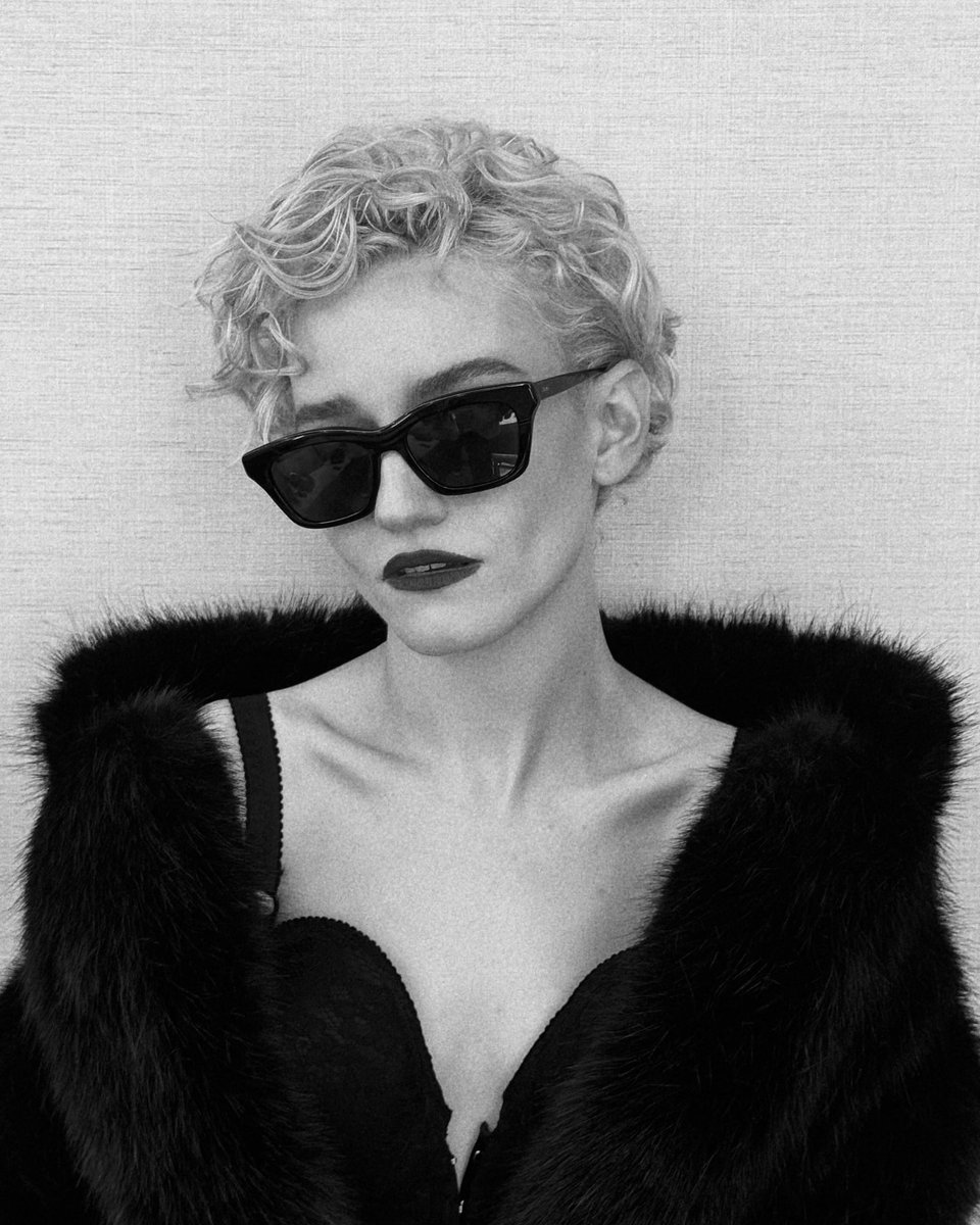 thecinethology's tweet photo. Julia Garner stuns in newly photos. 📷 https://t.co/aD1Gq13r02
