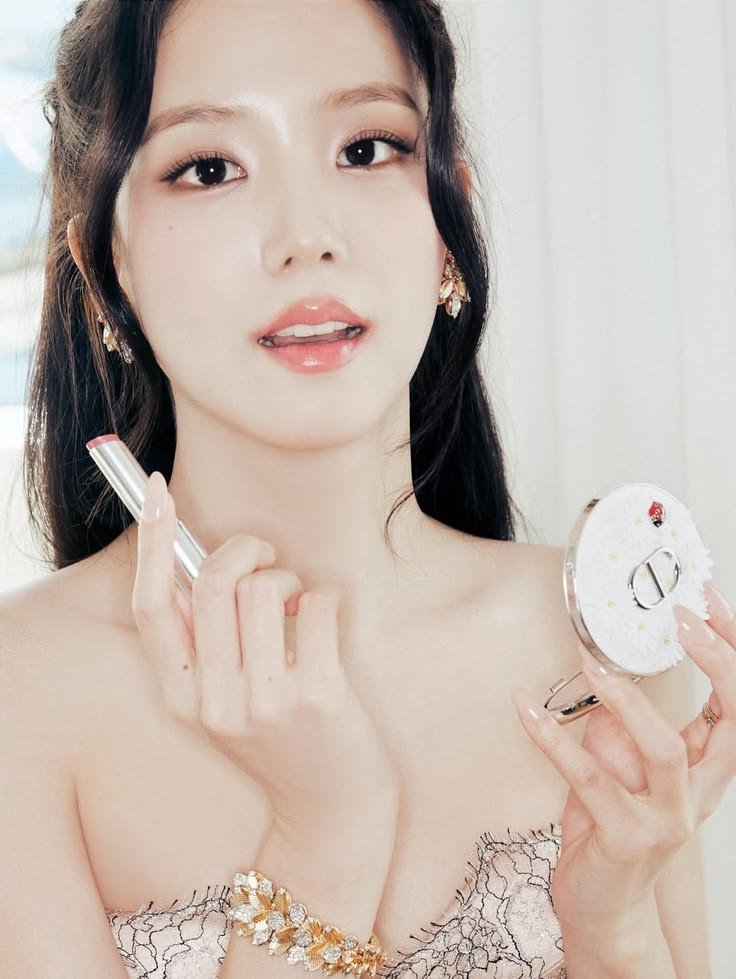 angelinagqbr's tweet photo. Jisoo said becoming Diors Fashion &amp; Beauty Global Ambassador was meaningful because she had always loved the brands fashion and beauty. She also felt Diors elegant,simple yet charismatic aesthetic matched her personal style.

DIOR PRINCESS JISOO AT PARIS
#JISOOxDior #DiorSummer27 https://t.co/uteGkwkb9u
