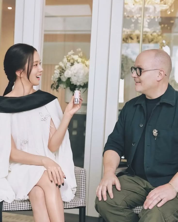 angelinagqbr's tweet photo. Jisoo said becoming Diors Fashion &amp; Beauty Global Ambassador was meaningful because she had always loved the brands fashion and beauty. She also felt Diors elegant,simple yet charismatic aesthetic matched her personal style.

DIOR PRINCESS JISOO AT PARIS
#JISOOxDior #DiorSummer27 https://t.co/uteGkwkb9u