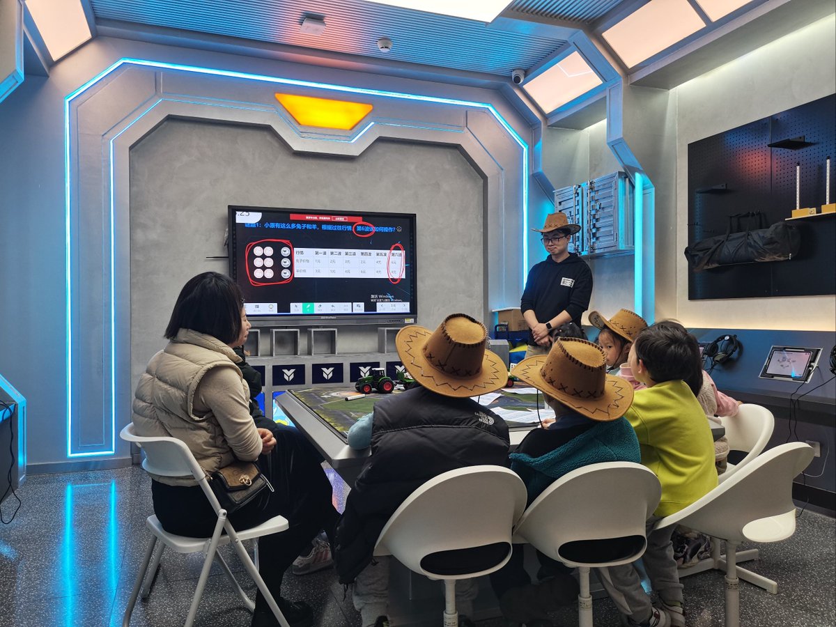 Clarksonm1fw's tweet photo. Genial experiencia en escape room de asesinato! Rompecabezas emocionantes, ambientación increíble, me sentí un verdadero detective. https://t.co/CIkTeQMRBr