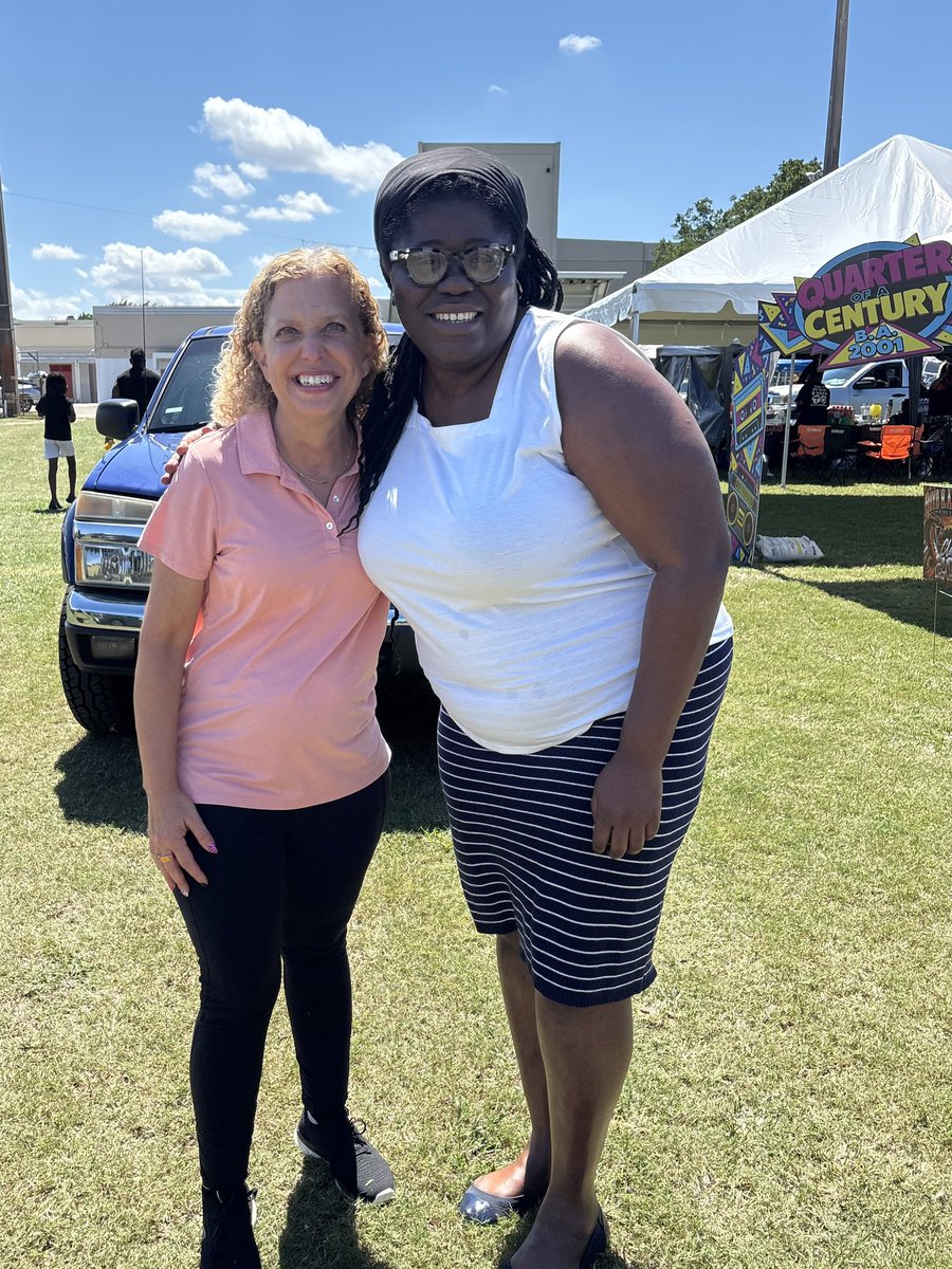 DWStweets's tweet photo. I had a such great time celebrating Cobra Pride with @BAHSCobras alumni at their homecoming tailgate!

Just wonderful to meet so many generations of proud Boyd Anderson alumni. https://t.co/1G8M4ksFbr