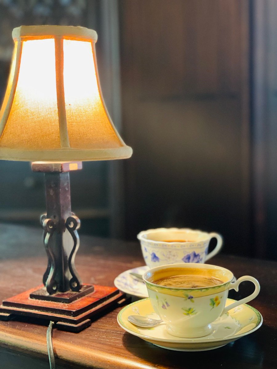 WalterSimpfgjl's tweet photo. Esta maana tomé un café con canela en una cafetería pequea de barrio de Madrid, mientras escuchaba a ancianos cantar flamenco. Un momento que me llenó el alma!， https://t.co/KUBmi4RbGs