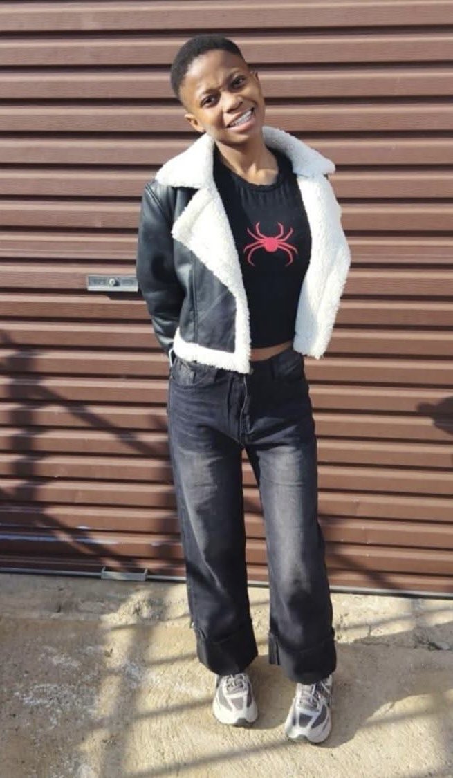 Abramjee's tweet photo. HELP THABONG POLICE FIND MISSING 17-YEAR-OLD SIBONGILE JUNUNDO

Thabong police in the Free State are requesting assistance from the public to locate Sibongile Junundo (17) who went #missing in Thabong. 

It is alleged that Sibongile left her home in Thabong on Saturday, 26 September 2026 at about 18:00. She left her place of residence in the company of her friend. She has since not returned home. She was reported missing by her mother.

A missing person's file was registered for further investigation.

At the time of her disappearance Sibongile was reportedly wearing black denim jeans, a cream T-shirt and cream Puma sneakers.

Anyone with information on the whereabouts of Sibongile Junundo can contact Thabong police on 082 848 8120. Alternatively, contact the police #CrimeStop Number on 08600 10111 or send an anonymous tip-off on the #MySAPSApp.