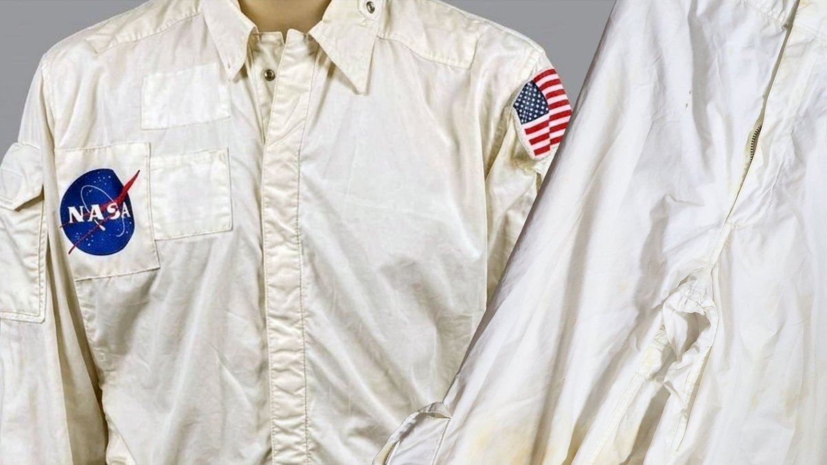 collectSPACE's tweet photo. Astronaut Neil Armstrong's Apollo 11 training jacket and trousers up for auction: https://t.co/ZFWHotGirP https://t.co/7J4DQ2hl3o
