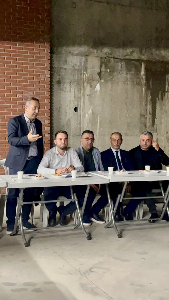 eyupilceakparti's tweet photo. Eyüpsultan’a sevdamız eksilmez, bizde projeler tükenmez…

📍 Nişanca Mahallesi Mahalle Bazlı Üye Danışma Meclisi

Her mahallemiz için çalışmaya, üretmeye ve Eyüpsultan’ımıza değer katmaya kararlılıkla devam ediyoruz.

Teşkilat Başkanımız Ali Rıza Yavuz’a, Meclis Üyemiz Metin Çırpan’a, Mahalle Başkanımız Ahmet Ünlü’ye, mahallemizin kurucu başkanı ve önceki dönem Mahalle Başkanımız Mehmet Günoğlu’na, üç kademe teşkilat komisyonumuza ve katılım sağlayan tüm üyelerimize teşekkür ederiz.

@abdullahozdemir 
@akpartiistanbul 
@Muhmmtvanlioglu