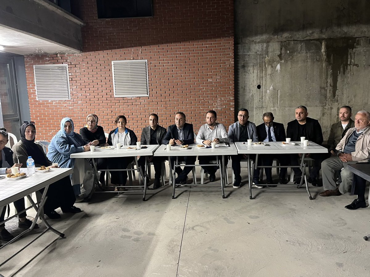 eyupilceakparti's tweet photo. Eyüpsultan’a sevdamız eksilmez, bizde projeler tükenmez…

📍 Nişanca Mahallesi Mahalle Bazlı Üye Danışma Meclisi

Her mahallemiz için çalışmaya, üretmeye ve Eyüpsultan’ımıza değer katmaya kararlılıkla devam ediyoruz.

Teşkilat Başkanımız Ali Rıza Yavuz’a, Meclis Üyemiz Metin Çırpan’a, Mahalle Başkanımız Ahmet Ünlü’ye, mahallemizin kurucu başkanı ve önceki dönem Mahalle Başkanımız Mehmet Günoğlu’na, üç kademe teşkilat komisyonumuza ve katılım sağlayan tüm üyelerimize teşekkür ederiz.

@abdullahozdemir 
@akpartiistanbul 
@Muhmmtvanlioglu