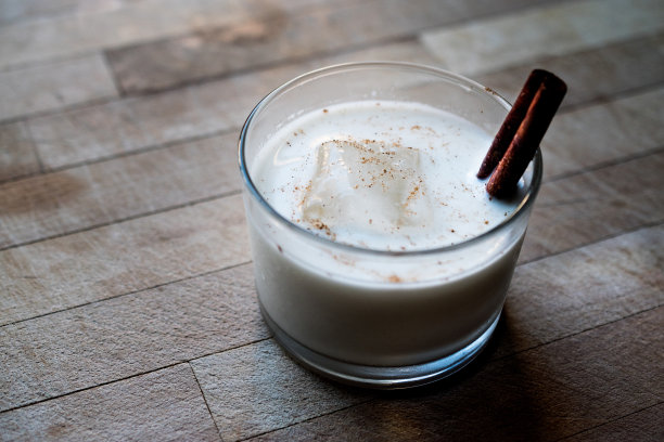 RubyLny4c's tweet photo. Hoy hacemos un Agua de Horchata fácil y refrescante! Solo mezcla arroz molido, leche, canela y azúcar. Listo en 10 minutos. https://t.co/ioEsonX0U8