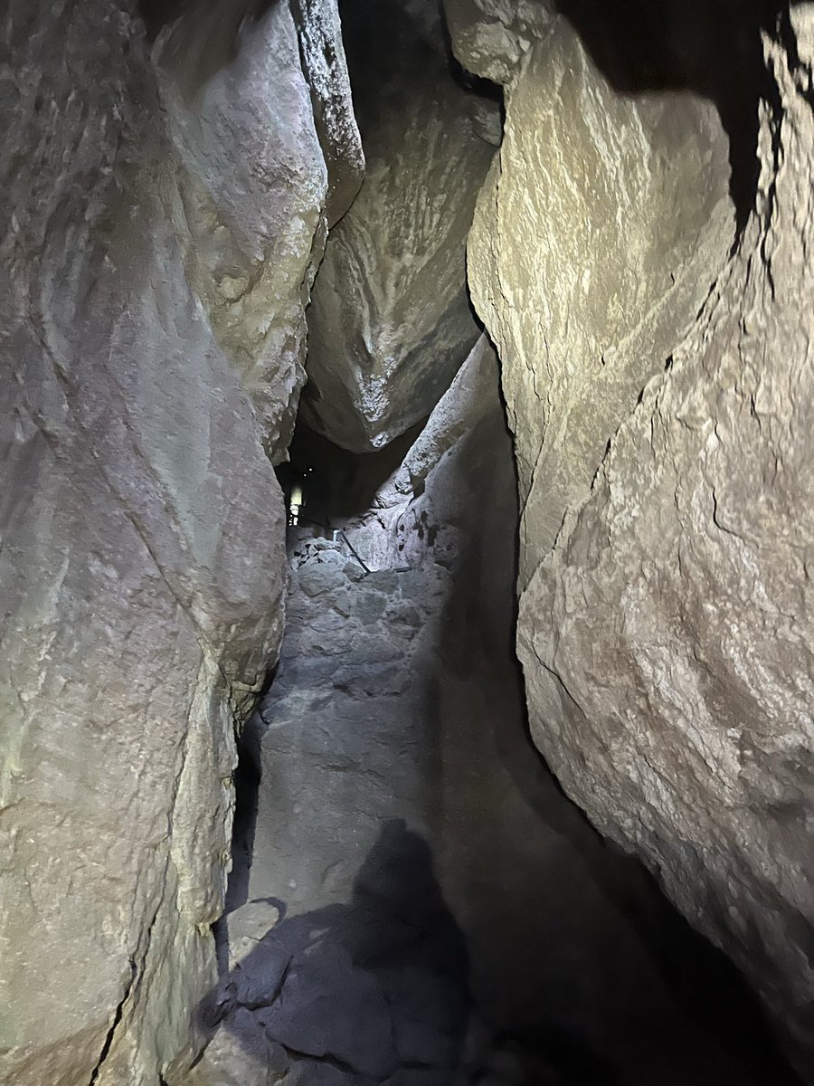 citizen_green_'s tweet photo. 🇺🇸 #hike and #cave in pinnacles National Park 🏞️ in #california 💛 San Francisco Bay Area https://t.co/SJiECbuZoY