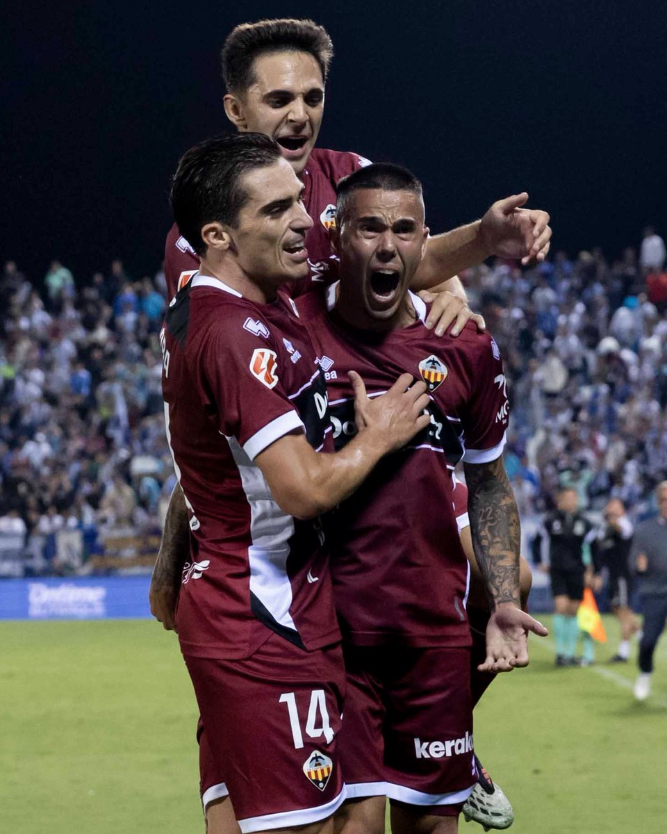 MasFutbolMARCA's tweet photo. Lo del @CDCastellon no se veía hace 14 años y acabó en ascenso

El último equipo que sumó 19 puntos en las 7 primeras jornadas de Segunda fue el @elchecf 2012-13. ¿Y qué pasó? Que fue campeón y subió a Primera, donde no competía desde 1989

Los orelluts no pisan élite desde 1991 https://t.co/TFTWAHFYZd