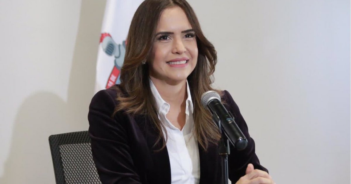 J4feT_25's tweet photo. 🚨 PÉSIMA NOTICIA 

MORENA volvió a imponer a la perdedora ex priista de Clara Luz Flores como candidata en Nuevo León para 2027.

¿Que acaso hay negociaciones con Samuel García para volver a entregar al estado? https://t.co/LgGgtzGvMj