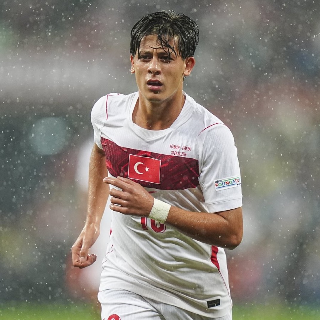 theMadridZone's tweet photo. Turkish fans are booing most of the team for their poor performance vs Italy, but all the stadium are applauding &amp; chanting Arda Güler's name when he is on the ball.

No help, again. 🇹🇷 https://t.co/zabrHRY8UJ