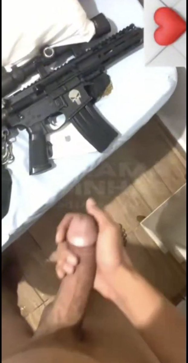thilen_anton's tweet photo. Gravei a chamada com o traficante do Alemão p4uzudo e pedi pra ele gozar no fuzil dele pra mim 🤤🤤💦🍆

VEJA COMPLETO NO GRUPO👇🍆
https://t.co/KNqNvBuZON https://t.co/mvnC5v6Ano
