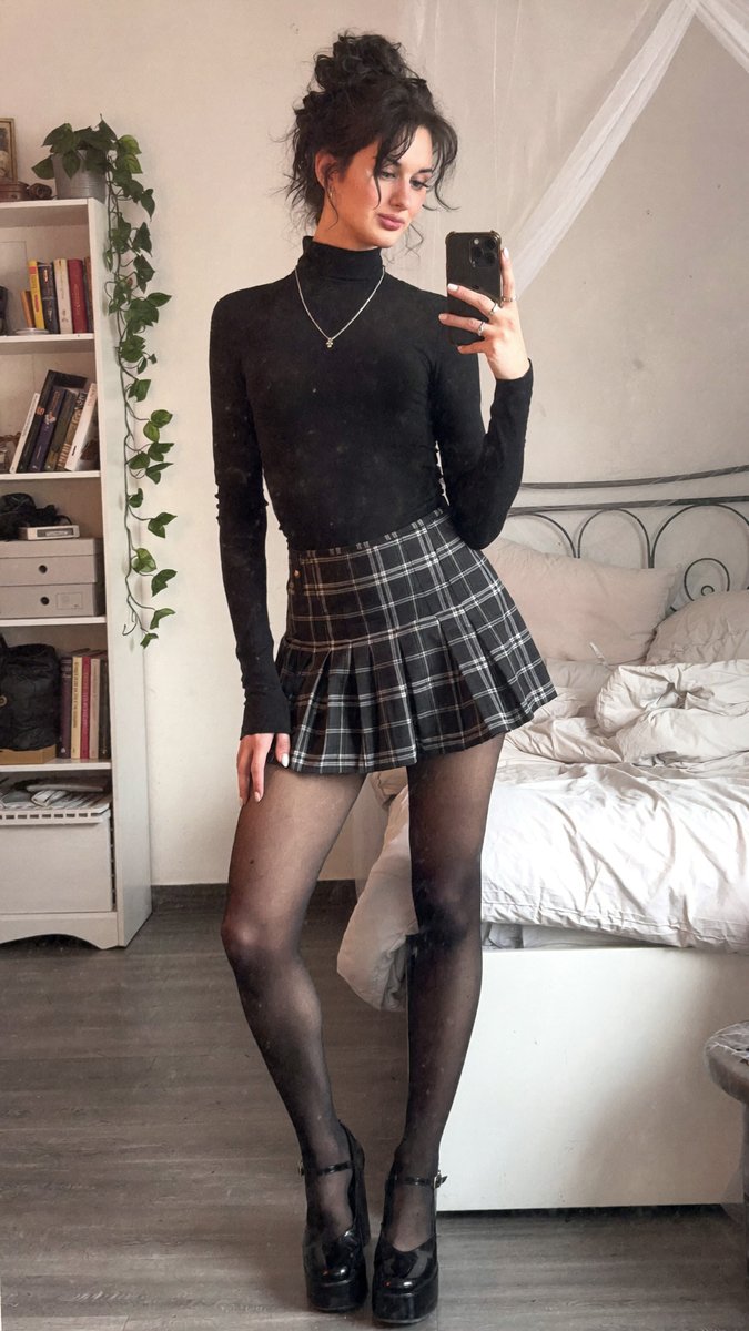 sampinkdoll's tweet photo. Took me years to stand like this without apologizing 🏳️‍⚧️🌑 https://t.co/n3ubcxJEsR