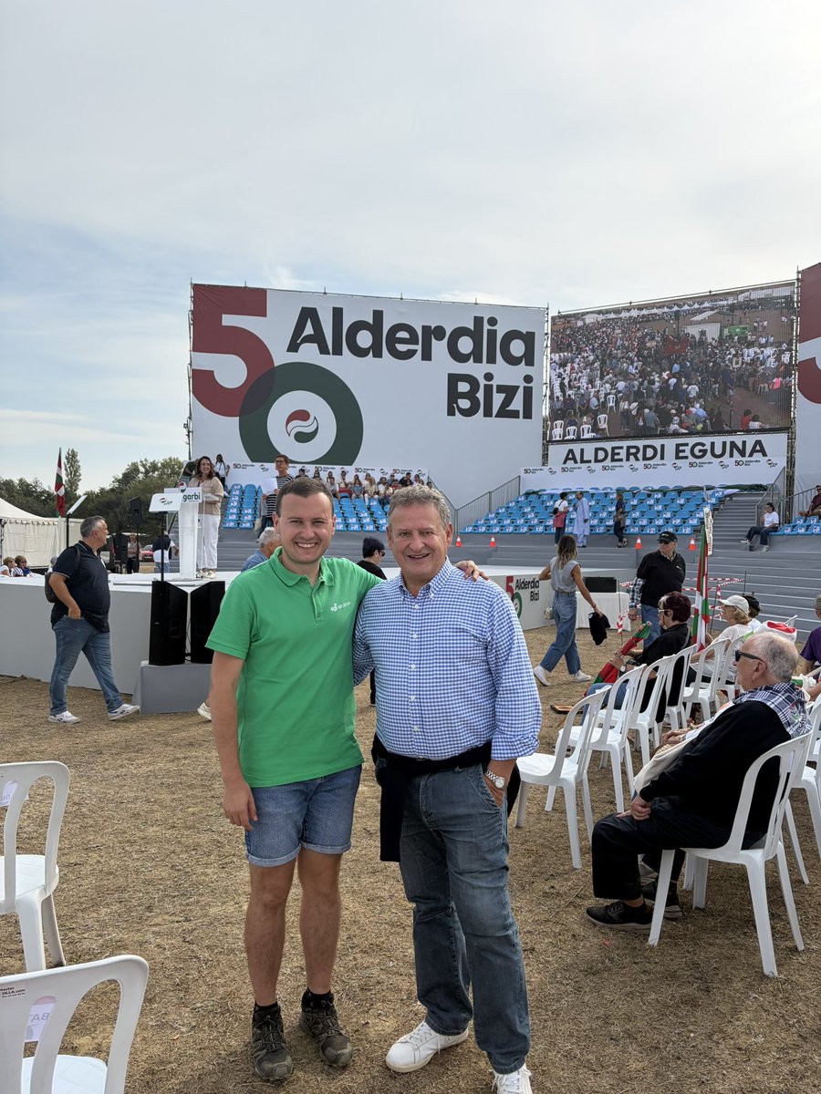 JoxanMendizabal's tweet photo. 🔗 Katea ez da eten!
🟩 50. Alderdi Eguna (1977-2026).
⬜️ Gora Euzkadi askatuta!
🟥 GORA AZKOTTIXE! https://t.co/LGTfejDDtp