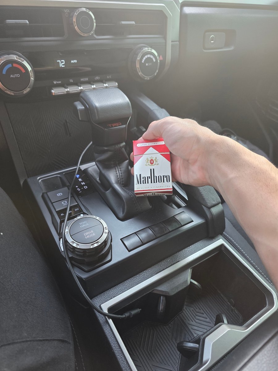 duardoblanc's tweet photo. remember edtwt, youre not hungry— your just not intaking enough nicotine https://t.co/jIXsbFmRDL