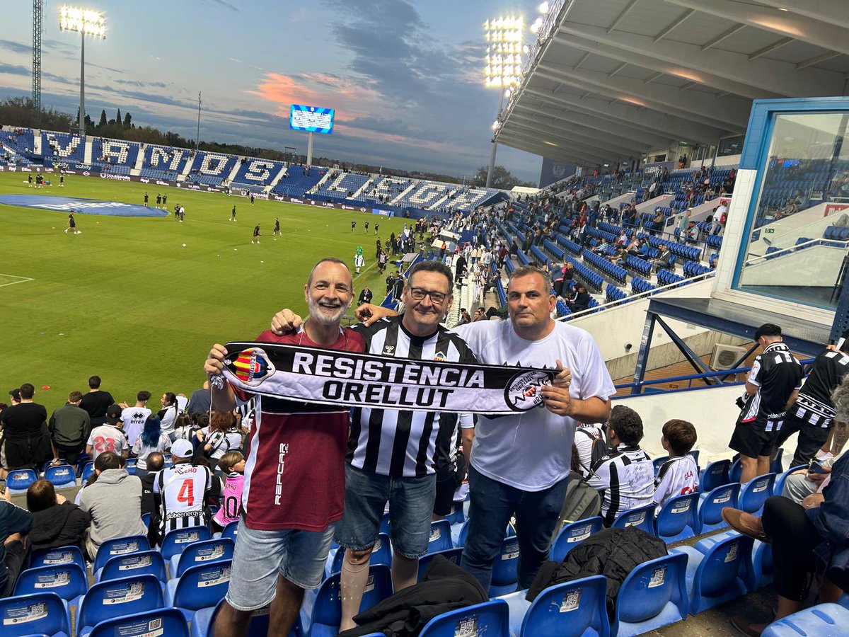 ROrellut's tweet photo. Resistents disfrutando de la victoria del @CDCastellon en Butarque!!!
#ROntour https://t.co/8E1sQNTkGQ