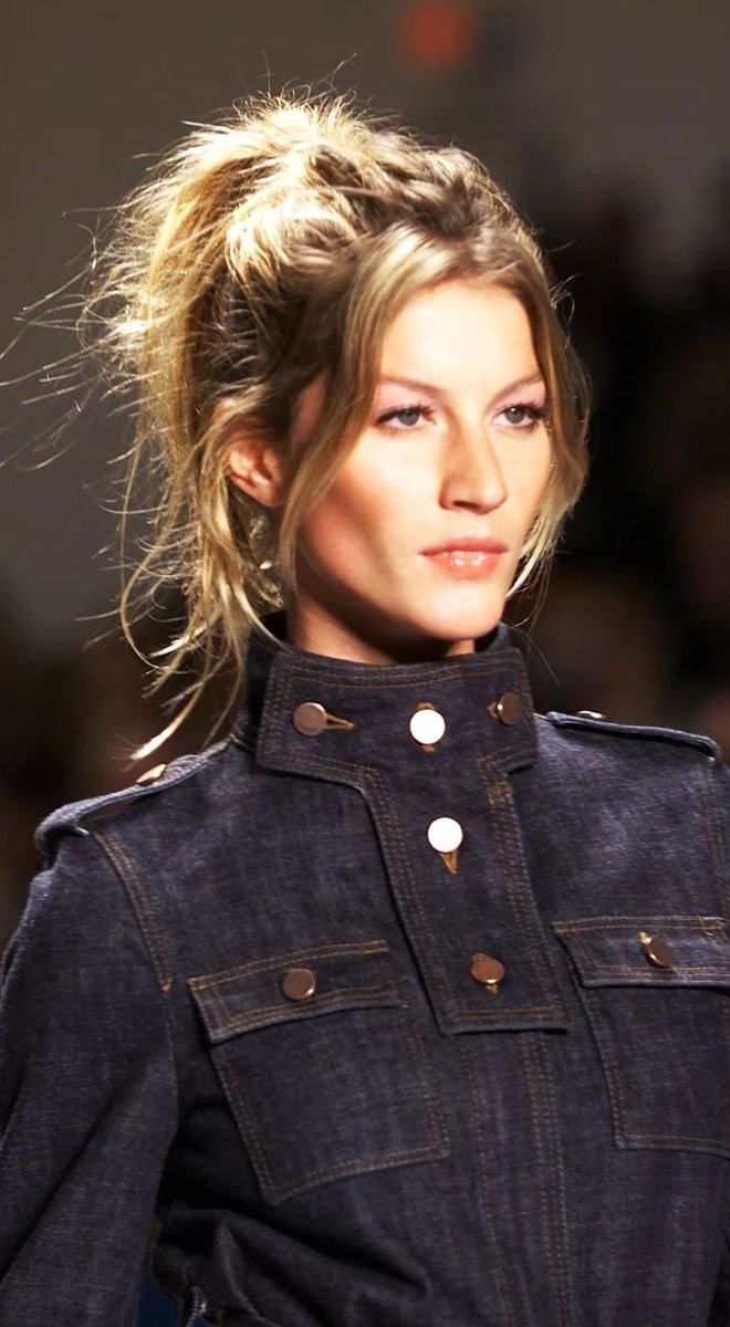 virgoessence's tweet photo. Gisele Bündchen for Luella Bartley, FW 2002 https://t.co/9cP3Is5Osl