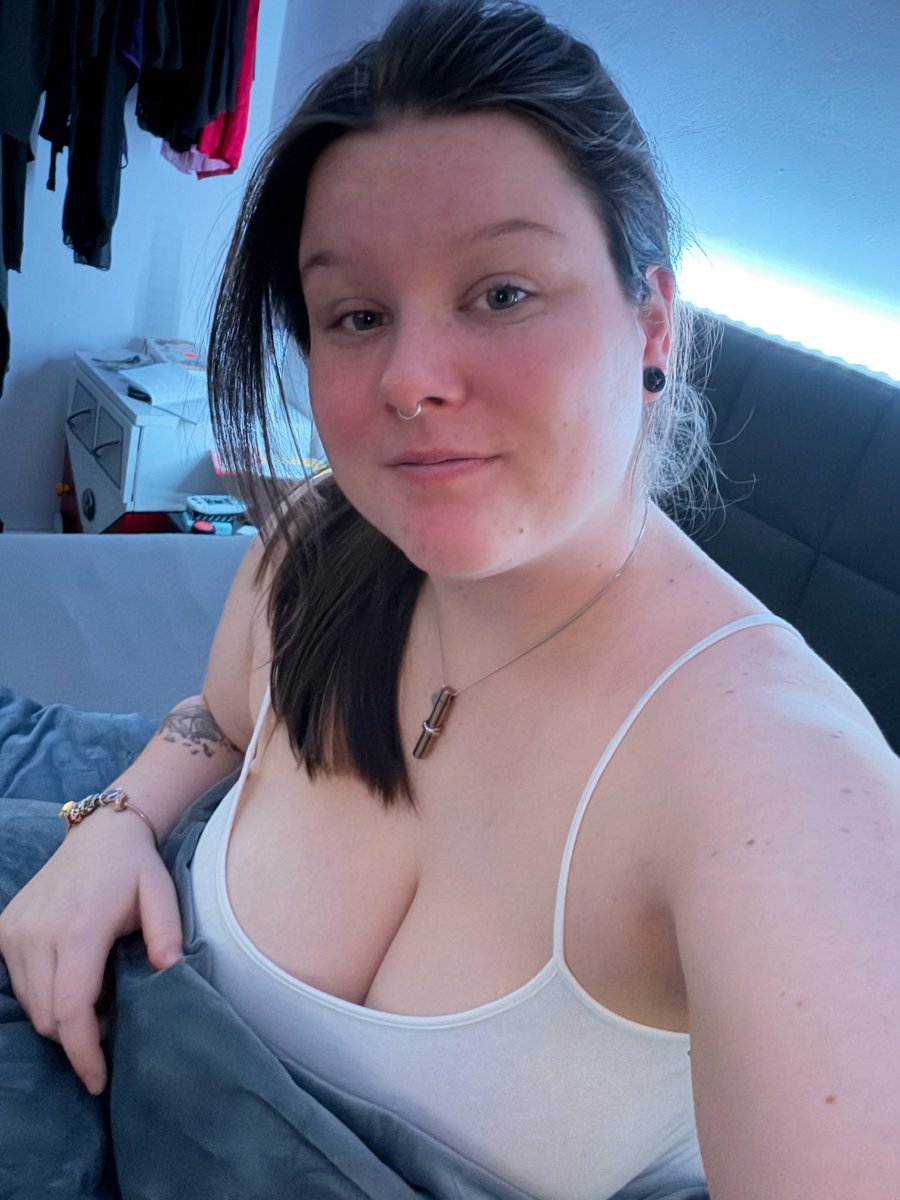 jennyboovedp's tweet photo. Monday mood ♥️♥️🌹 https://t.co/ViIpmAl5OT