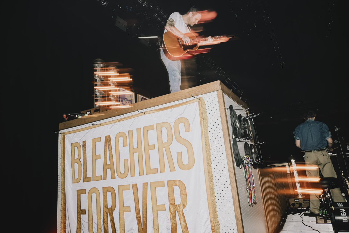 bleachersmusic's tweet photo. we spent ten days in milwaukee this summer rehearsing for tour and playing to an empty room. coming back to this space last night filled with bleachers people was surreal. milwaukee and midwest forever… https://t.co/K2CmWdHHQz
