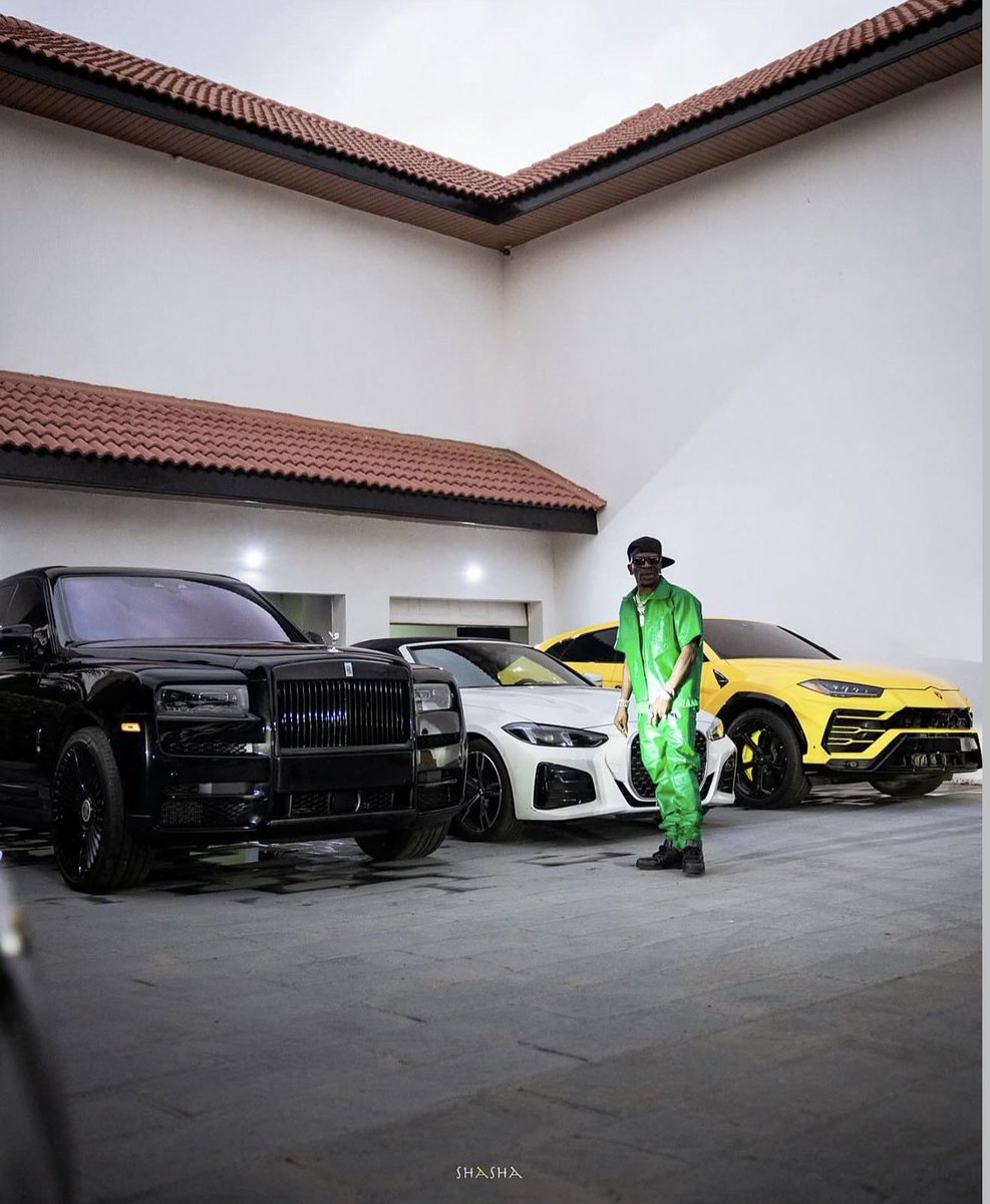 gyamfi__01's tweet photo. Forget old geee, who dey hold now ??

Kweku smoke.                      Shatta wale?? https://t.co/SuaCbacAem
