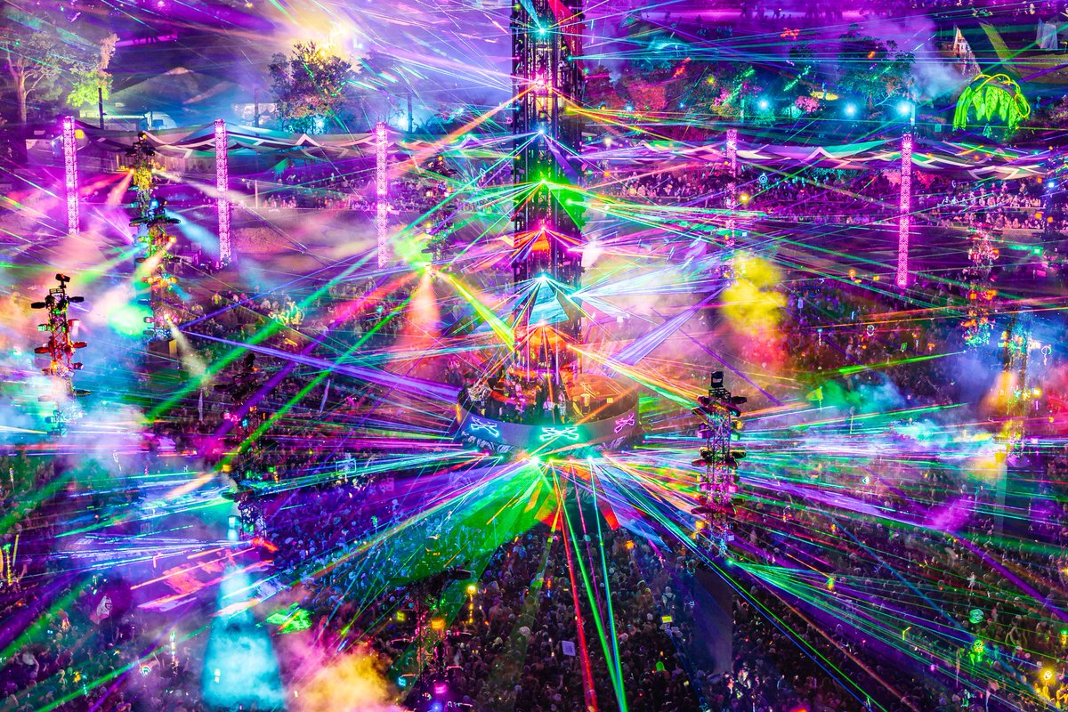 lost_lands's tweet photo. A kaleidoscope of lasers over a sea of Headbangers 🌈 Take us back! https://t.co/dDh41KKuIm
