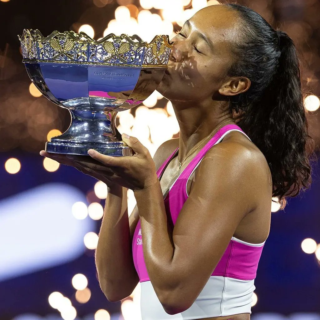 TennisCanada's tweet photo. A CHAMPION IN SINGAPORE 🏆

Leylah Annie Fernandez kicked off the Asian swing in style, capturing her first title of 2026  while Denis Shapovalov reached the Chengdu semis 🇨🇦

Félix Auger-Aliassime heads to Beijing this week 💪

Read more 👉 https://t.co/X3cH4mbHBD https://t.co/AA0aPn8sFy