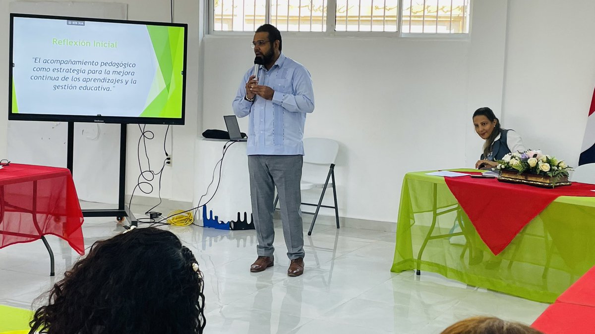 DistritoTapia's tweet photo. Unidad Curricular y Gestión Pedagógica del Distrito de Villa Tapia se reunió con el equipo de técnicos docentes, coordinada por Luisa Hidalgo. 💛

Compartieron y reflexionaron sobre los acompañamientos y seguimientos pedagógicos realizados en los centros educativos https://t.co/T7mwGap20x