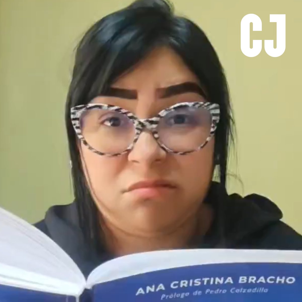 zuricht94's tweet photo. Todos los revolucionarios, como Nicolásito, de victoria en victoria, en 4x4 y con los bolsillos llenos de dólares. Y esta, lo único que logró fue un par de brochazos de pintura negra en la frente. ¿Dónde queda la igualdad revolucionaria? https://t.co/aIbJbzwOZz
