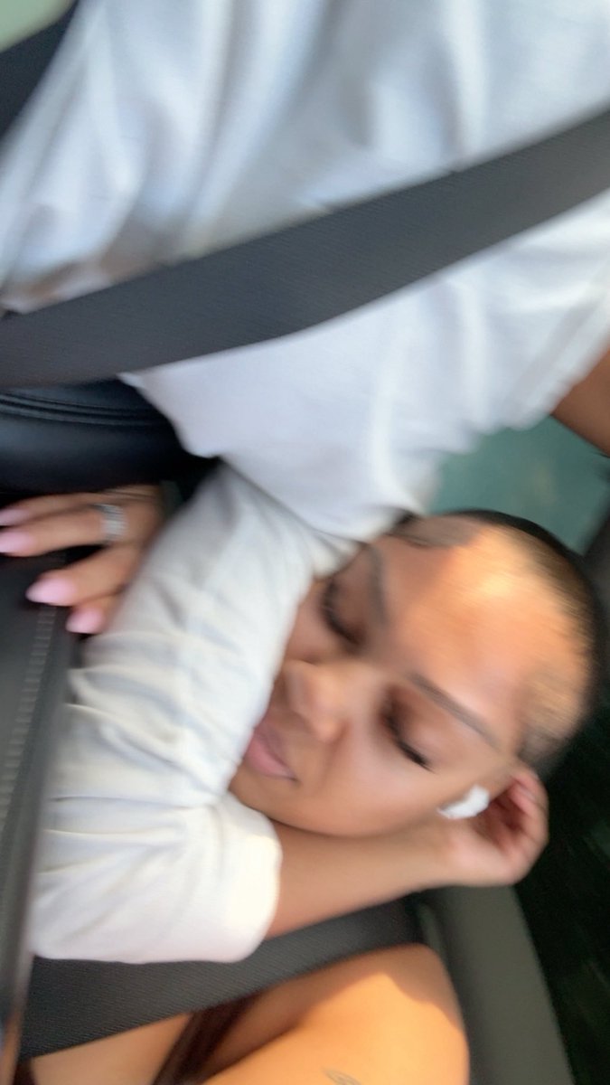 xoxosassi7's tweet photo. When all i wanna do is be a princess 👸🏽 https://t.co/0nDPvEYijt