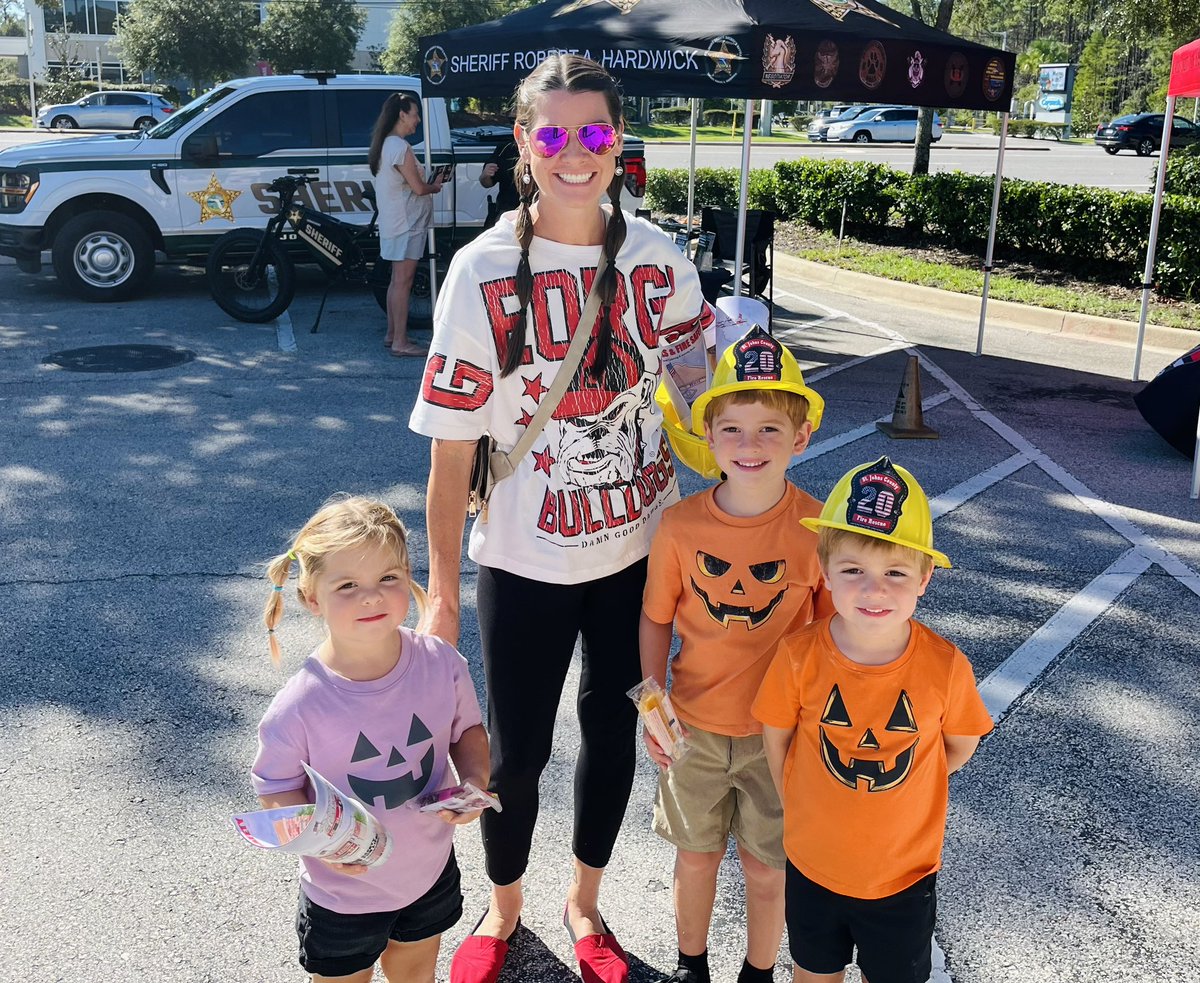 FirstFloridaCU's tweet photo. 😊💚 Thanks to everyone who came out to Money Smart Kids Day this weekend at our CR210 branch. Not only did we have the best time teaching important saving and safety skills, we had the perfect Florida fall weather! 🍁☀️

A shout out to our partners who made it all possible! https://t.co/qdAvCDWkeM