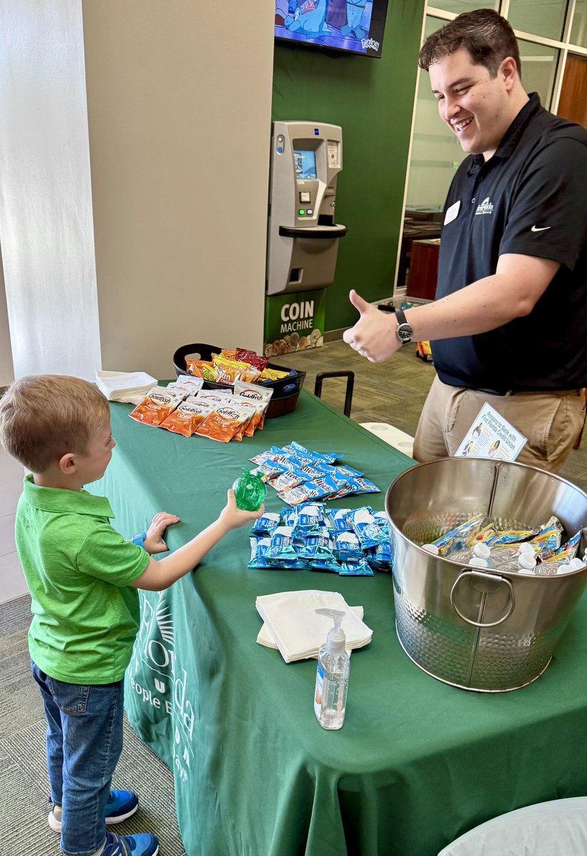 FirstFloridaCU's tweet photo. 😊💚 Thanks to everyone who came out to Money Smart Kids Day this weekend at our CR210 branch. Not only did we have the best time teaching important saving and safety skills, we had the perfect Florida fall weather! 🍁☀️

A shout out to our partners who made it all possible! https://t.co/qdAvCDWkeM