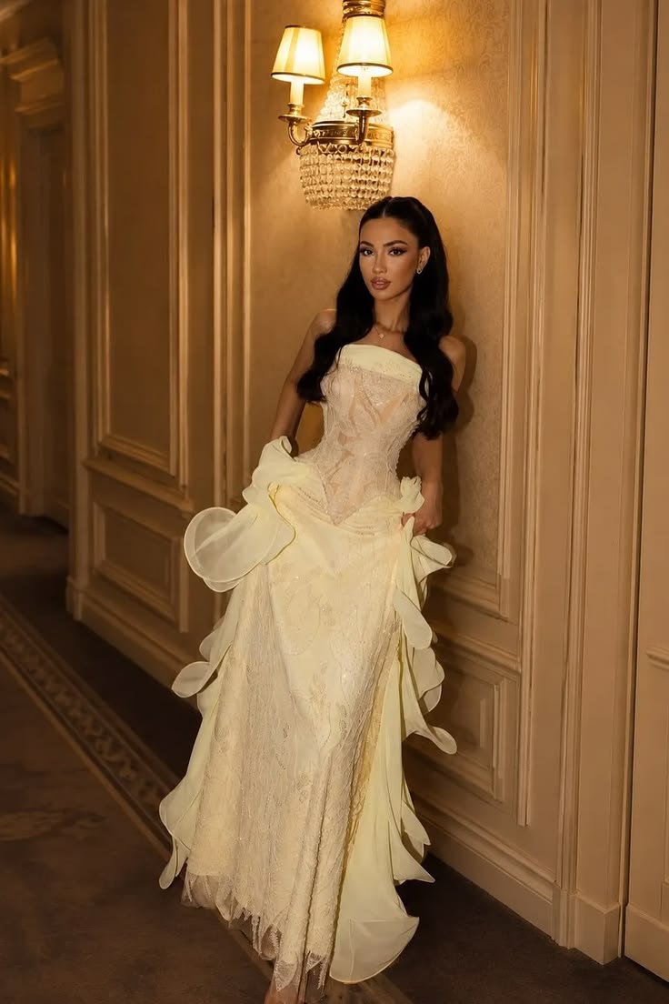 vogueishgirl's tweet photo. Wearable art https://t.co/38slnuIvLK