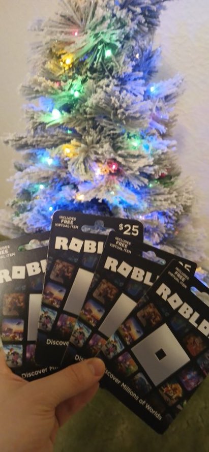 mangopulls's tweet photo. MERRY CHRISTMAS EVERYONE!!!! gonna give out some robux cards out to some random ppl who like &amp; retweet

WILL ANNOUNCE WINNERS LATER TONIGHT!! https://t.co/jXO0zoft4w