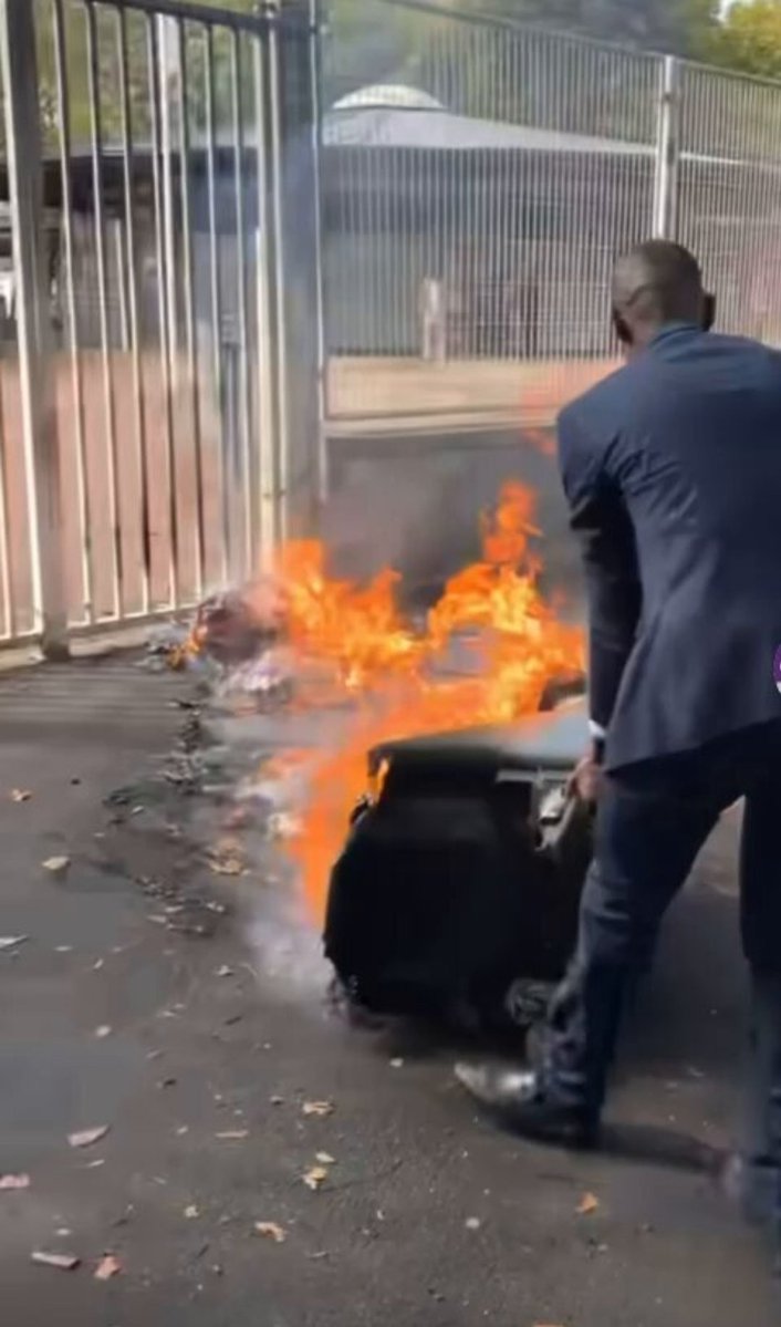 HananeFpa's tweet photo. @BFMTV Vous vivez dabs vos propriétés bien douillettes  tu es millionnaire toi c'est pas nous gourous manipulateurs Honteux #lfiDanger https://t.co/BuUTx1keQu