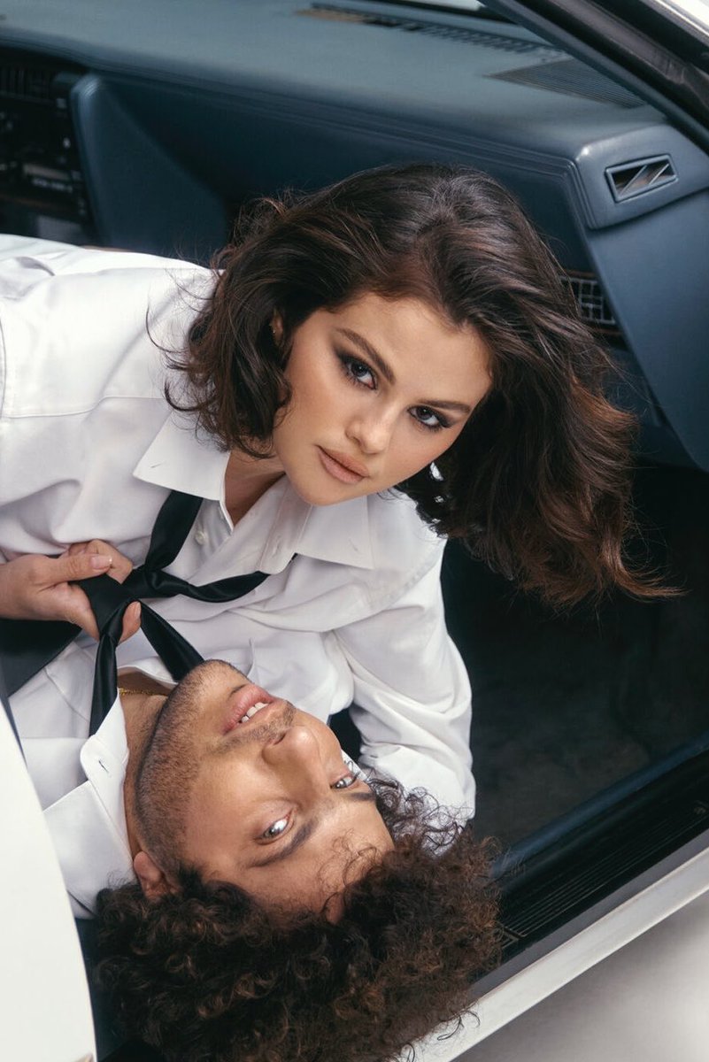 BuzzingPop's tweet photo. Benny Blanco on the moment he knew his now-wife Selena Gomez was the one:

“She left a house we had rented in Malibu—that was her birthday the next day—picked me up, brought me home, didn't tell anyone, sat with me all night, and then we did the whole day the next day. If you can, like, sit with me while I'm, like, pooping my brains out and can't see, then you're the one for me.”