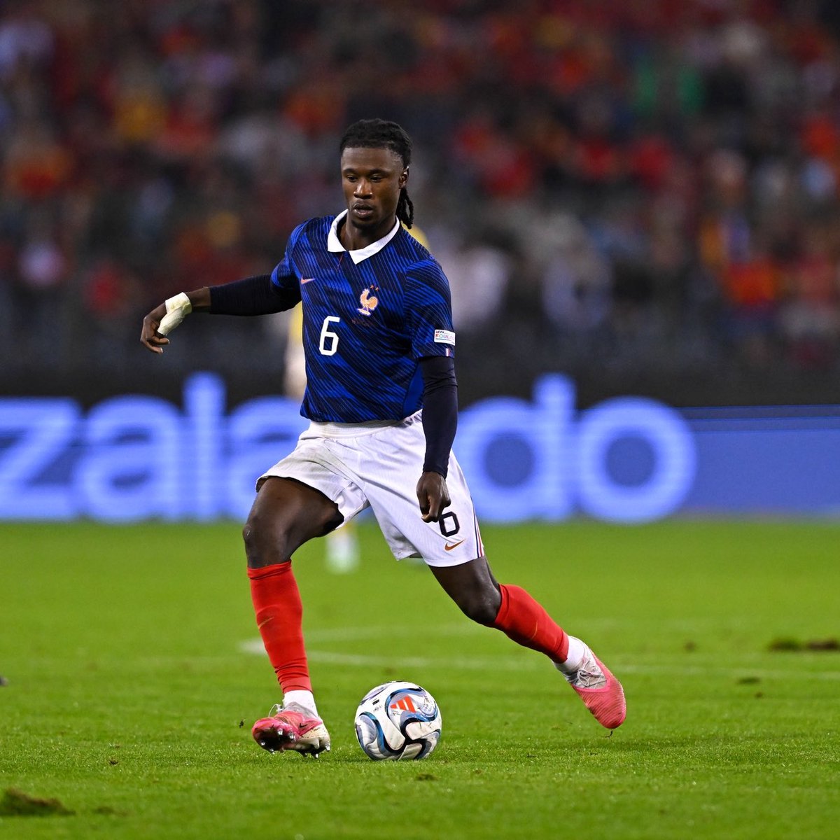 theMadridZone's tweet photo. 🇫🇷 Eduardo Camavinga vs Belgium:

• 90 minutes
• 62/66 passes (94%)
• 3/4 long balls 
• 3 chances created
• 6 duels won
• 5 recoveries
• 2 clearances
• 5 times fouled

Solid. https://t.co/BEjx8Fv5rz