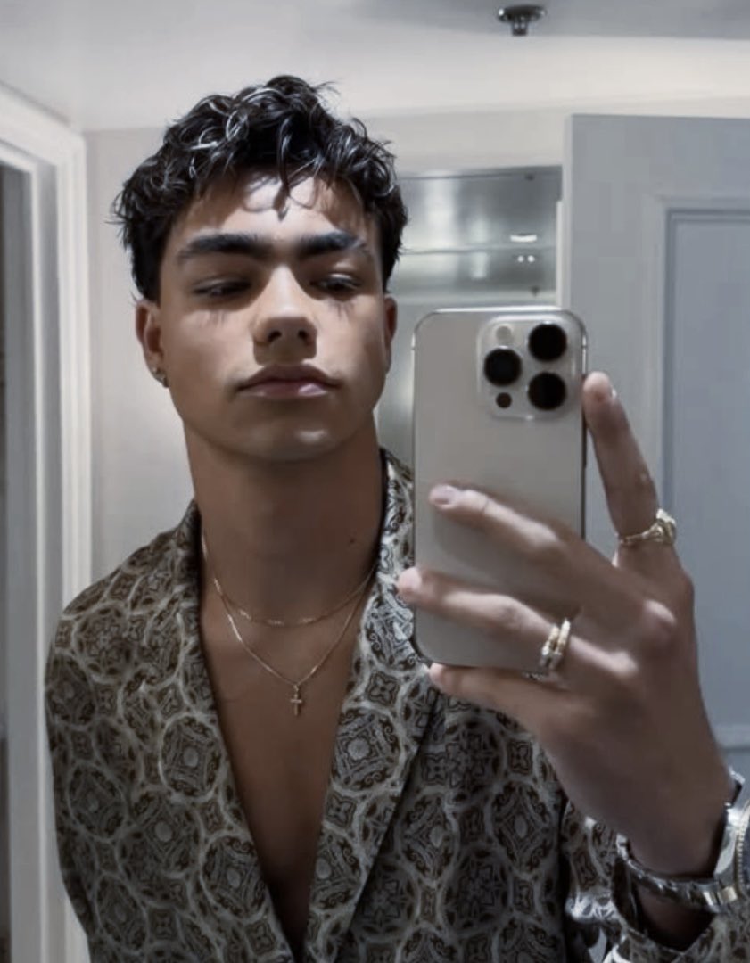 MRAMERIC4's tweet photo. FACE CARD                          BODY CARD https://t.co/BSOVFHnwJk